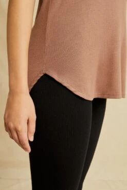 Stella Dream Rib Tee - Nutmeg -AGOLDE || CITIZENS OF HUMANITY Sales 0320 Stella Top Dark Nutmeg 1147 web 884352f7 b852 4241 9f19 633d73a750d2