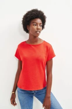 Chessa Scallop Knit Tee - Carmine -AGOLDE || CITIZENS OF HUMANITY Sales 0392 Chessa Carmine 2435 web 8fbac6ba 1b0b 4333 bea9 9000beb79046