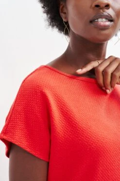 Chessa Scallop Knit Tee - Carmine -AGOLDE || CITIZENS OF HUMANITY Sales 0392 Chessa Carmine 2456 web 5f44468b e08d 4146 8365 82a9d0a389f2