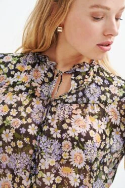 Camila Nouveau Silk Blouse - Midi Floral Lavender -AGOLDE || CITIZENS OF HUMANITY Sales 0394 Camila Lavender Midi Floral 1841 web 5184aa77 9834 4acd b3b2 6accfc042f61