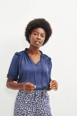 Zuri Cupro Blouse - Ocean -AGOLDE || CITIZENS OF HUMANITY Sales 0396 Zuri Ocean 0128 web 15ef88a1 66ab 4402 af1d a023b4eeb070