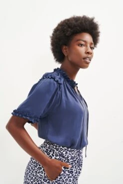 Zuri Cupro Blouse - Ocean -AGOLDE || CITIZENS OF HUMANITY Sales 0396 Zuri Ocean 0150 web 3ab9bc19 5348 4096 975b 1377821e76c9