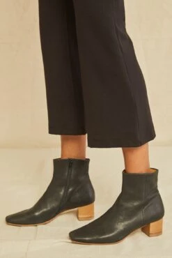 Beatrice Cropped Flare Pant -AGOLDE || CITIZENS OF HUMANITY Sales 0429 Beatrice Cropped Flare Black 0596 web