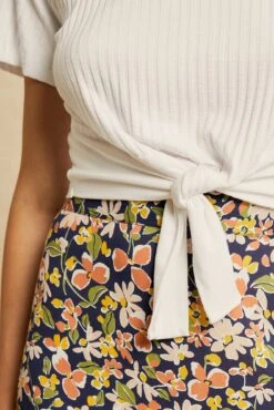 Jeanette Short Sleeve Tee - White -AGOLDE || CITIZENS OF HUMANITY Sales 0453 Jeanette White 1760 web 3068f609 5f7b 4618 bdcd cc95e77083d8