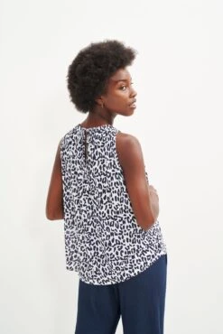 Floret Silken Modal Tank - Navy Sauvage - ReAmour -AGOLDE || CITIZENS OF HUMANITY Sales 0503 Floret Sauvage Print 0207 web fc79f367 7ed6 46c2 a53f d6389fb832f3