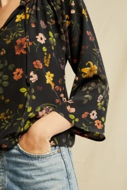 Isla Washable Silk Blouse - St. Germain Floral 11 Isla Washable Silk Blouse - St. Germain Floral -AGOLDE || CITIZENS OF HUMANITY Sales 0609 Isla St Germain Floral 3505 web 1ffbb7bd ed9b 4081 b85c 7e96d748d750