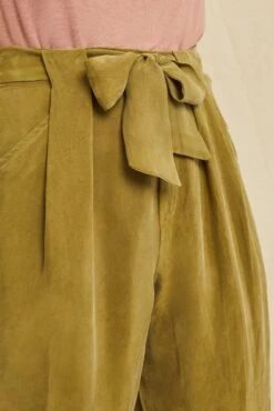 Eve Cottonseed Cupro Pants - Matcha 9 Eve Cottonseed Cupro Pants - Matcha -AGOLDE || CITIZENS OF HUMANITY Sales 0704 Eve Matcha 3883 web 9917d7ce aba7 4bb6 9e7f dfabd00de2b2