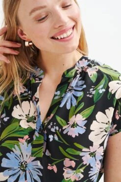 Renata Washable Silk Blouse - Printemps Floral -AGOLDE || CITIZENS OF HUMANITY Sales 1068 Renata Printemps Print 1823 web a2a2fe3b a75e 4b14 b364 a0940b3f9b1e