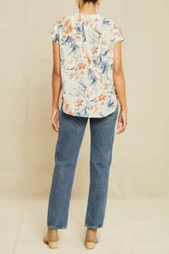 Renata Washable Silk Blouse - Paulette Floral -AGOLDE || CITIZENS OF HUMANITY Sales 211013 AV October ECOMM 1068RenataWashableSilkPaulettePrint 9501 web f9d5f54f 215c 45e3 b58a 47575065a452