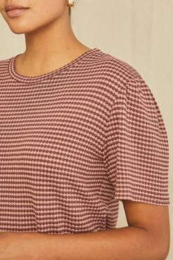 Odilia Scallop Knit Tee - Maple Quartz Stripe -AGOLDE || CITIZENS OF HUMANITY Sales 2304 Odilia Scallop Maple Quartz 2195 web 0acf2387 2c73 4456 bd5b 28f116aaee8d