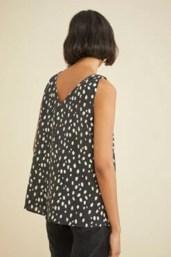 Ninette Washable Silk Tank - Pebble Dot Black - ReAmour -AGOLDE || CITIZENS OF HUMANITY Sales 9341 Ninette Black Pebble Dot 1974 web 15a5d03d edcf 41ca 919e 53b408a85f5b
