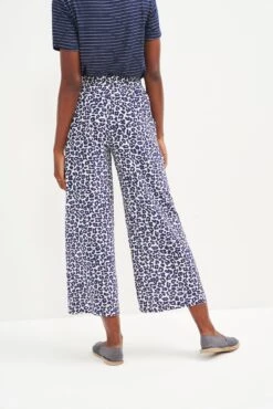 Salice Washable Silk Pants - Navy Sauvage -AGOLDE || CITIZENS OF HUMANITY Sales 9388 Salice Washable Silk Sauvage Print 0402 web 5d75f935 89ff 4cb0 8e0c 3c72266c2bc7